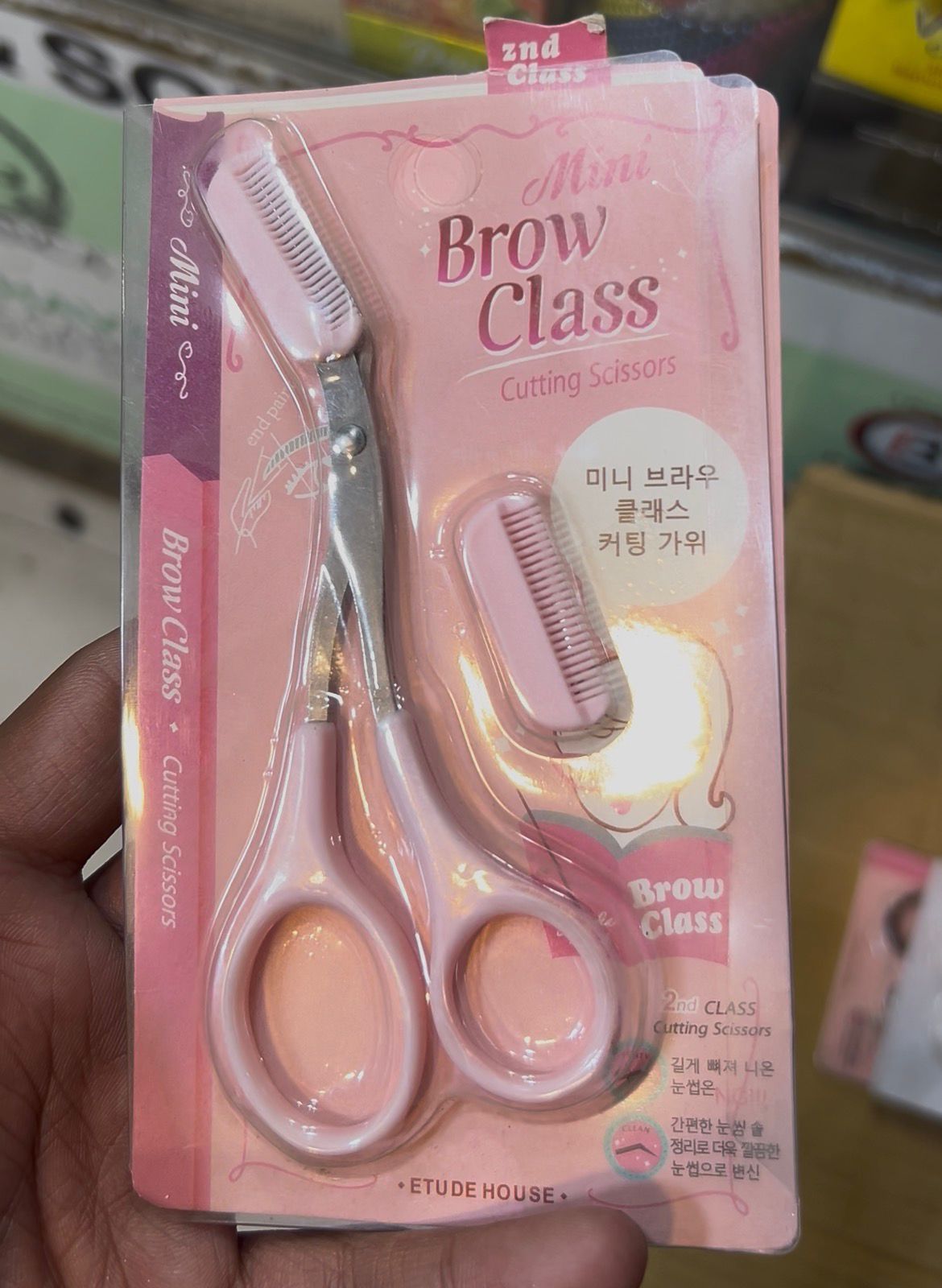 Precision Eyebrow Scissors with Built-In Comb for Easy Shaping & Trimming - Image 4